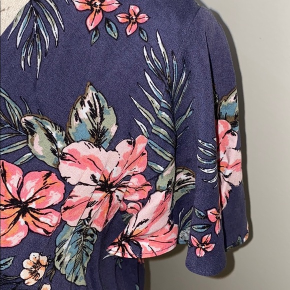 Aqua flounce sleeve floral top - Picture 3 of 7